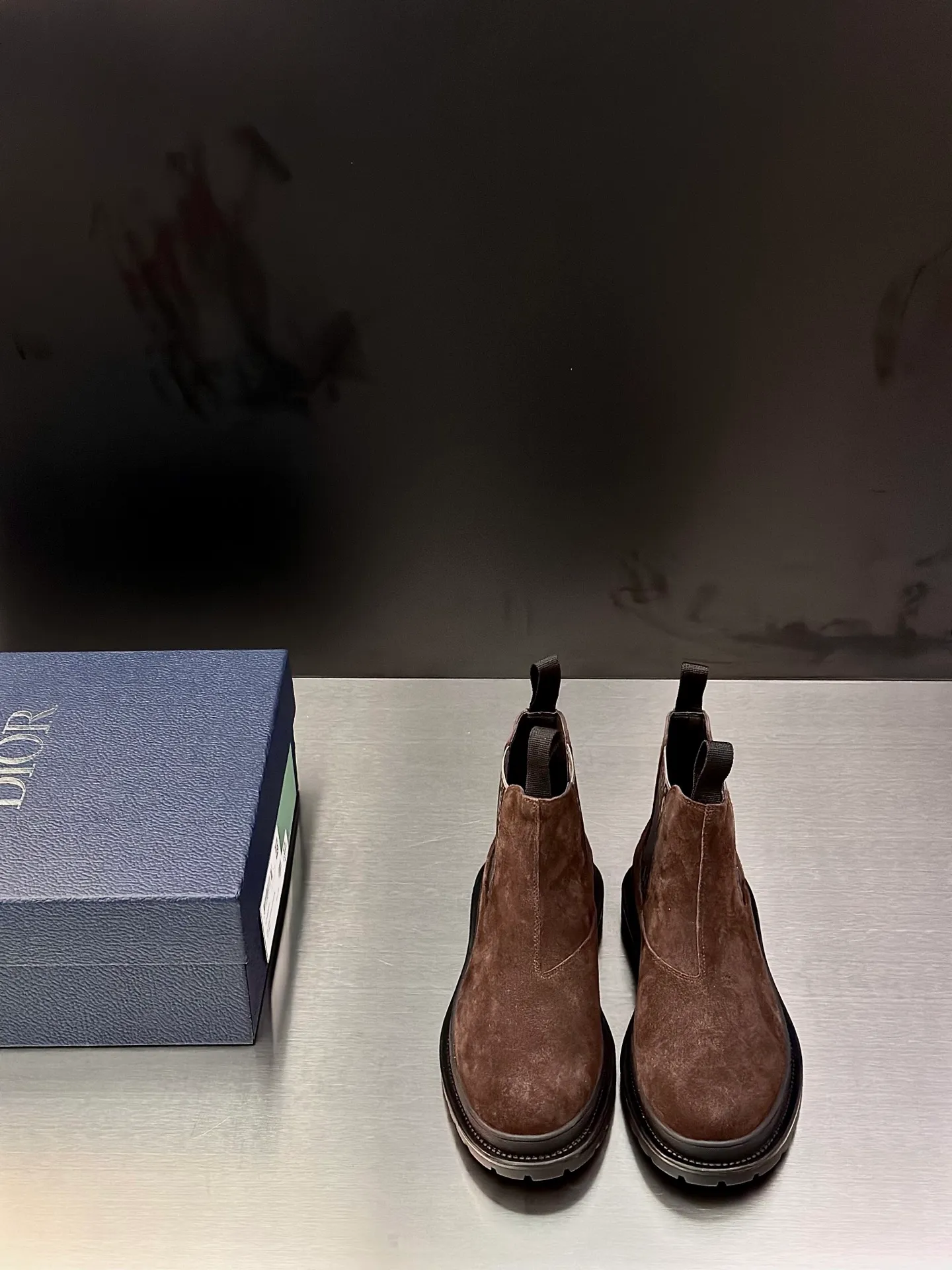 Men's shoes 💰920 Dior Dior high-top sneakers, top-quality goods produced in Dongguan, show version, leading counter trial style, Nappa cowhide material, light and breathable, soft and comfortable, easier to put on and take off, calfskin leather edging, distinctive sports style, genuine leather tongue Dior letter badge, showing the brand style, lightweight embossed pattern rubber sole, light and genuine leather feet, with original packaging Size: 39-40-41-42-43-44 (45, 46 customized) leather shoe size
